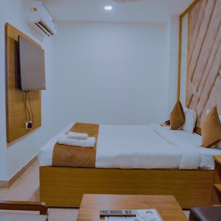 Hotel Lake View Chandīgarh エクステリア 写真