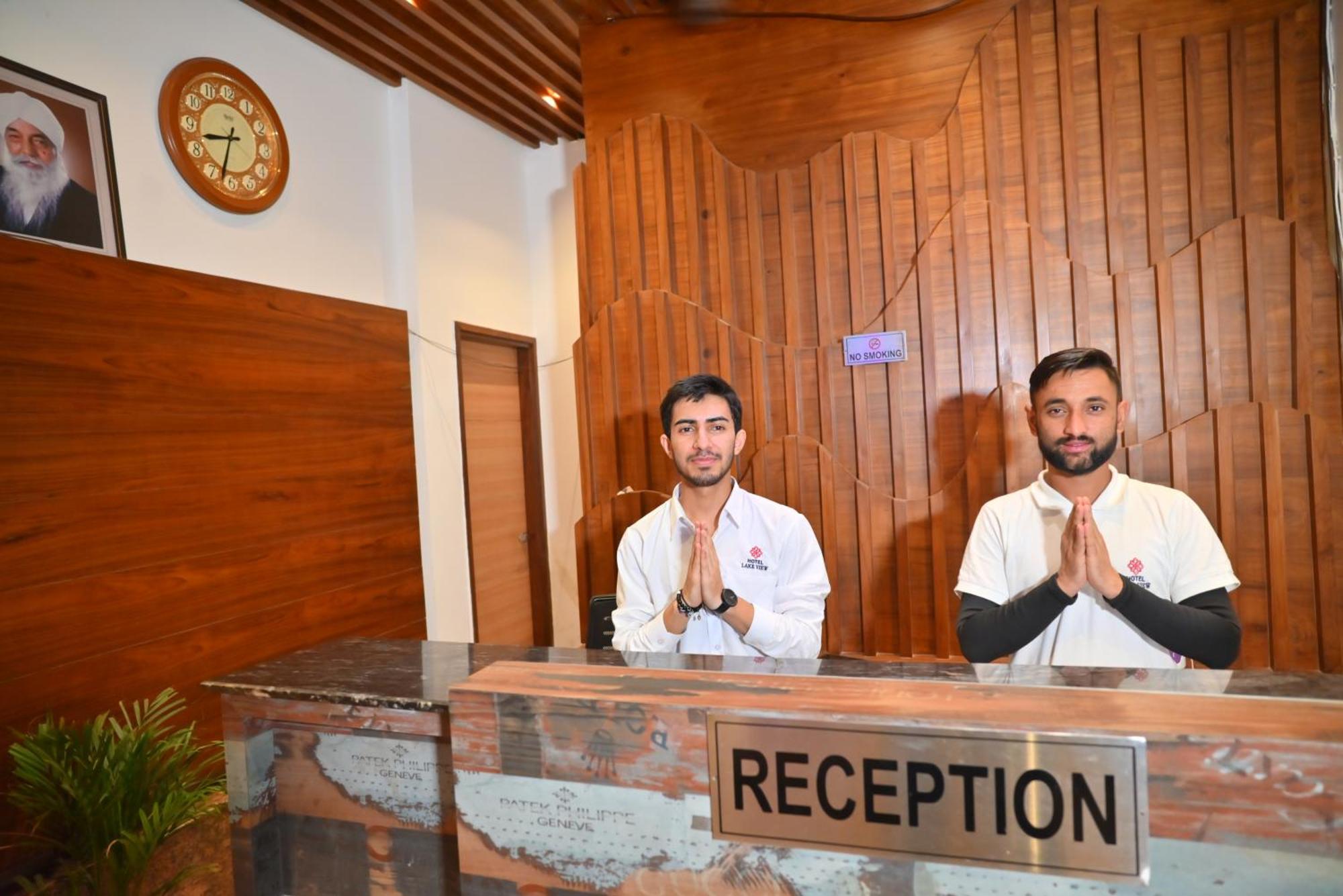 Hotel Lake View Chandīgarh エクステリア 写真