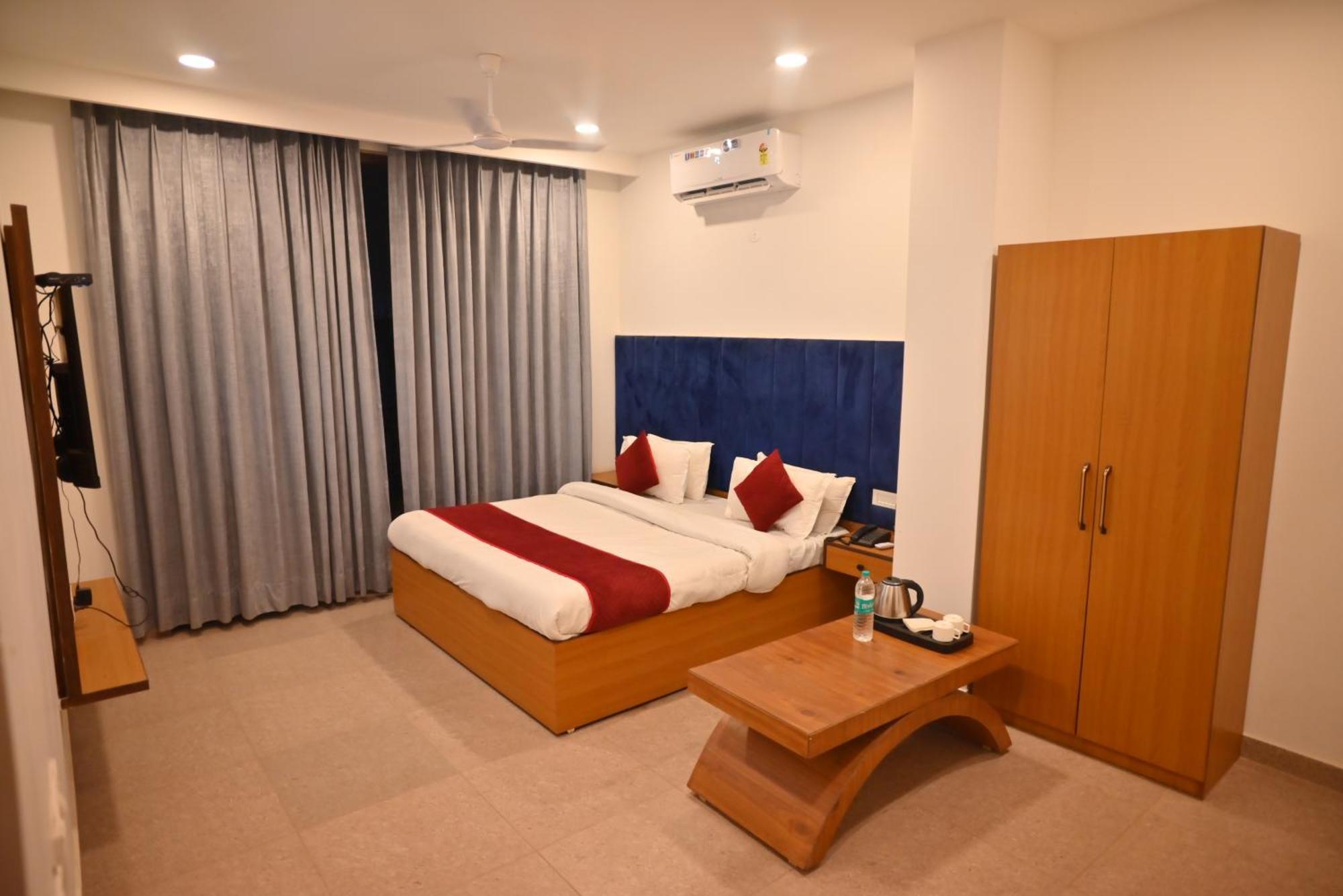 Hotel Lake View Chandīgarh エクステリア 写真