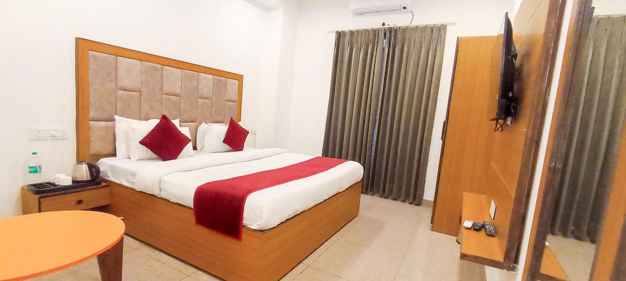 Hotel Lake View Chandīgarh エクステリア 写真