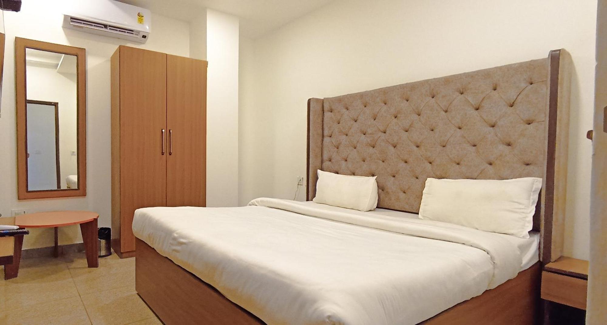 Hotel Lake View Chandīgarh エクステリア 写真