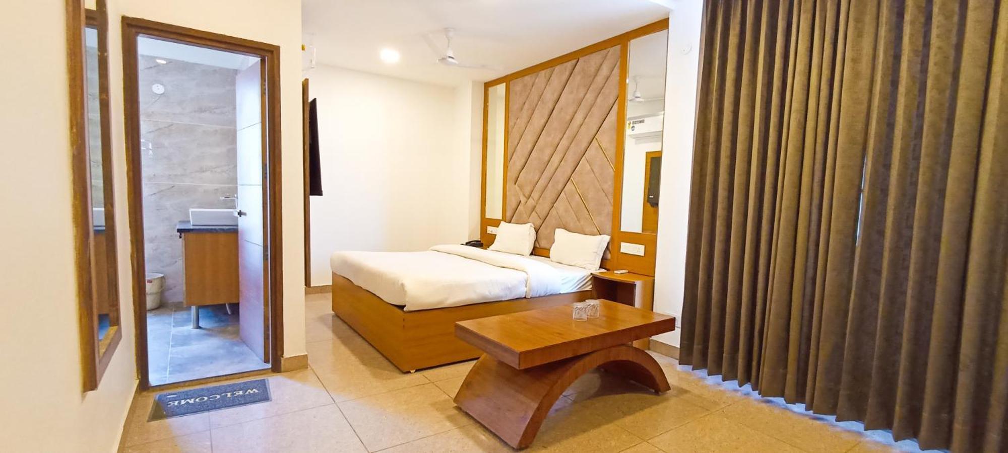 Hotel Lake View Chandīgarh エクステリア 写真