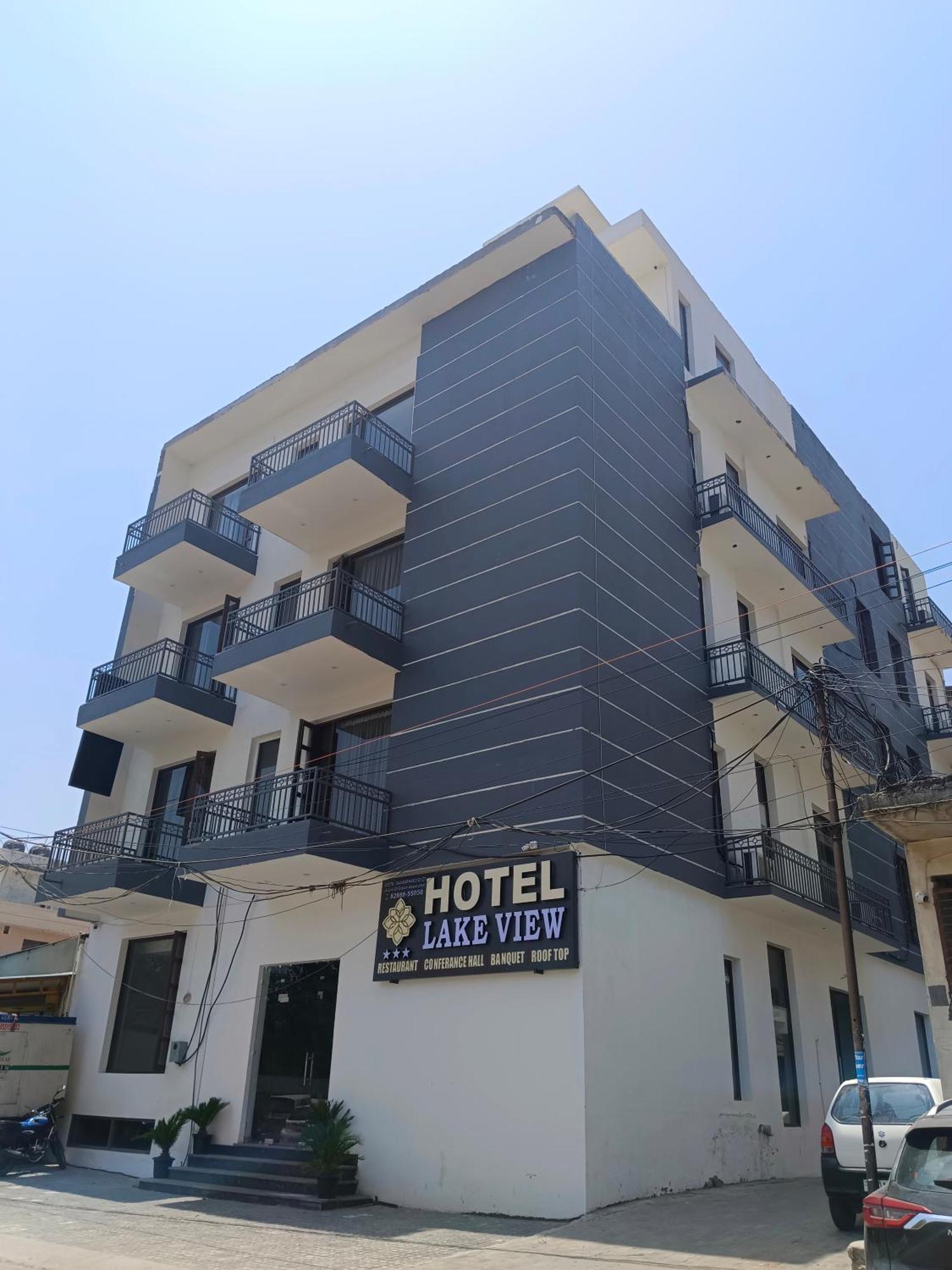 Hotel Lake View Chandīgarh エクステリア 写真
