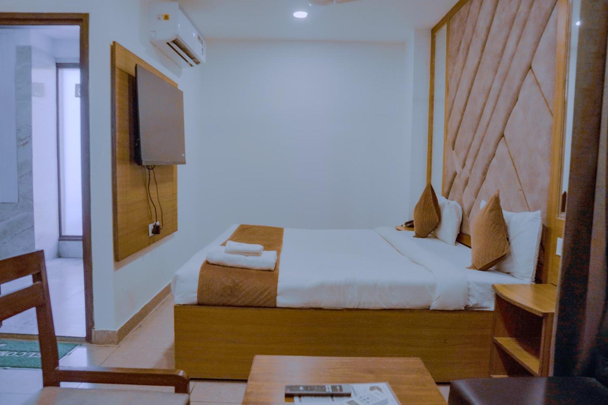 Hotel Lake View Chandīgarh エクステリア 写真