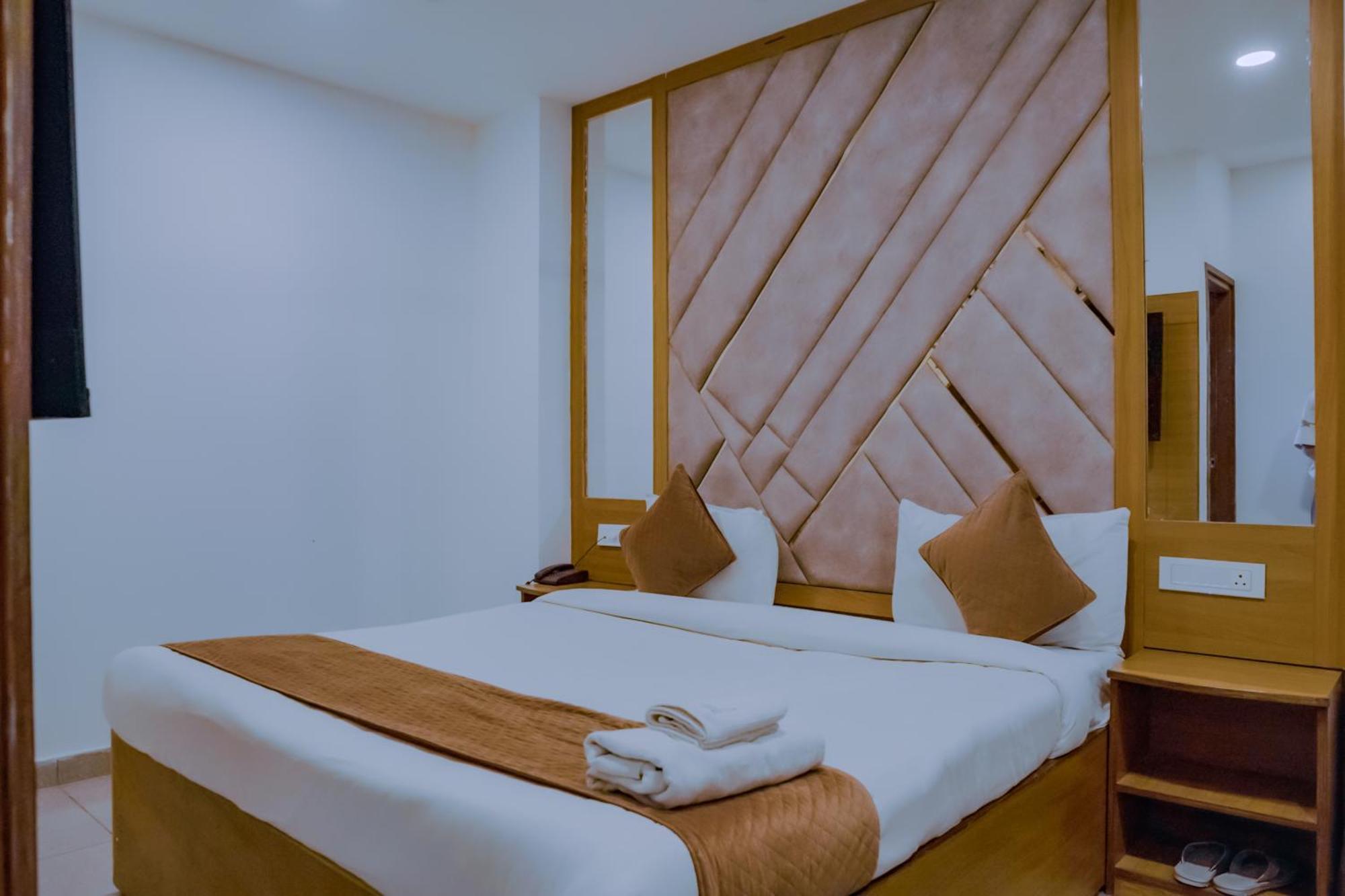 Hotel Lake View Chandīgarh エクステリア 写真