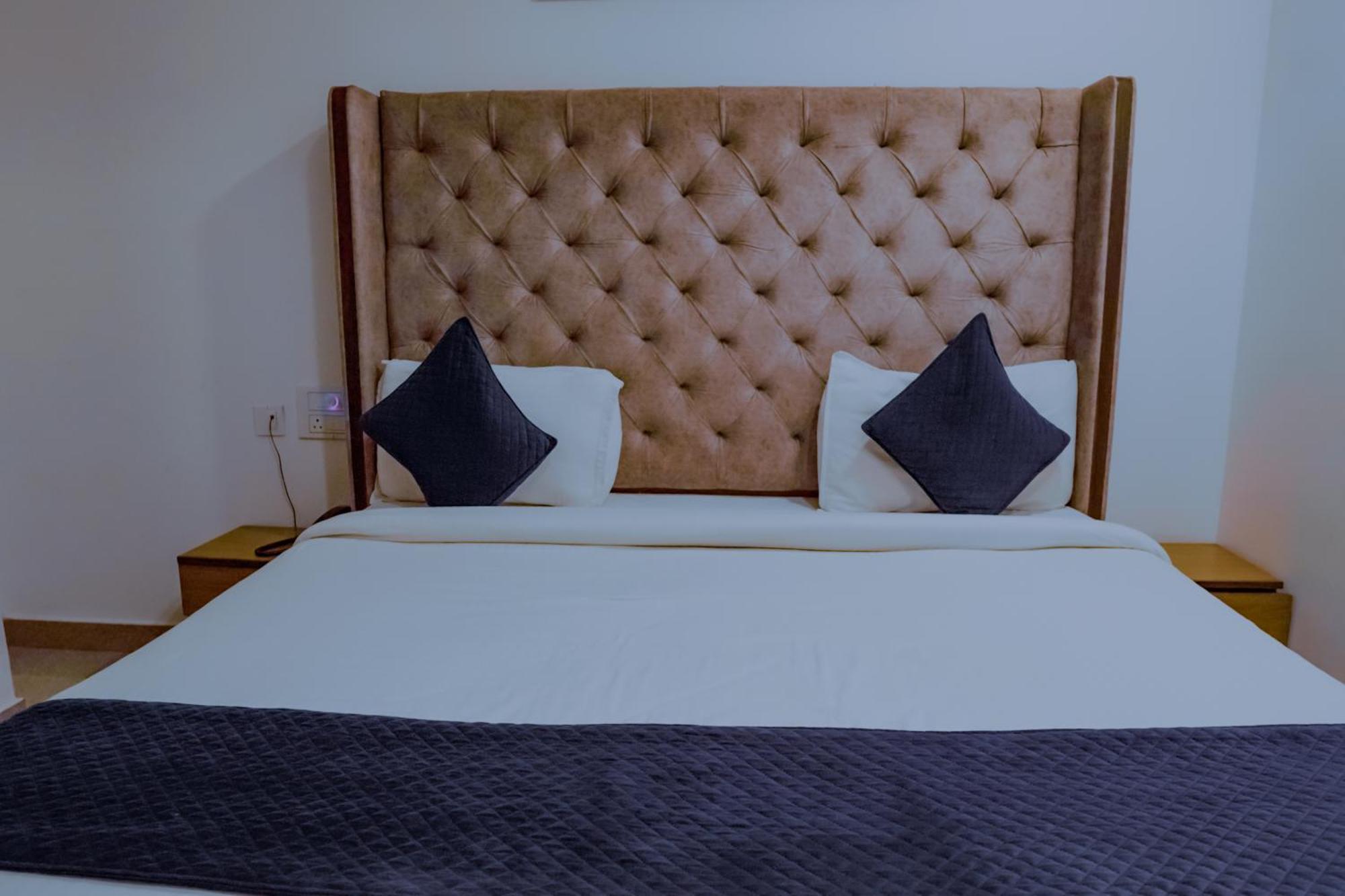 Hotel Lake View Chandīgarh エクステリア 写真