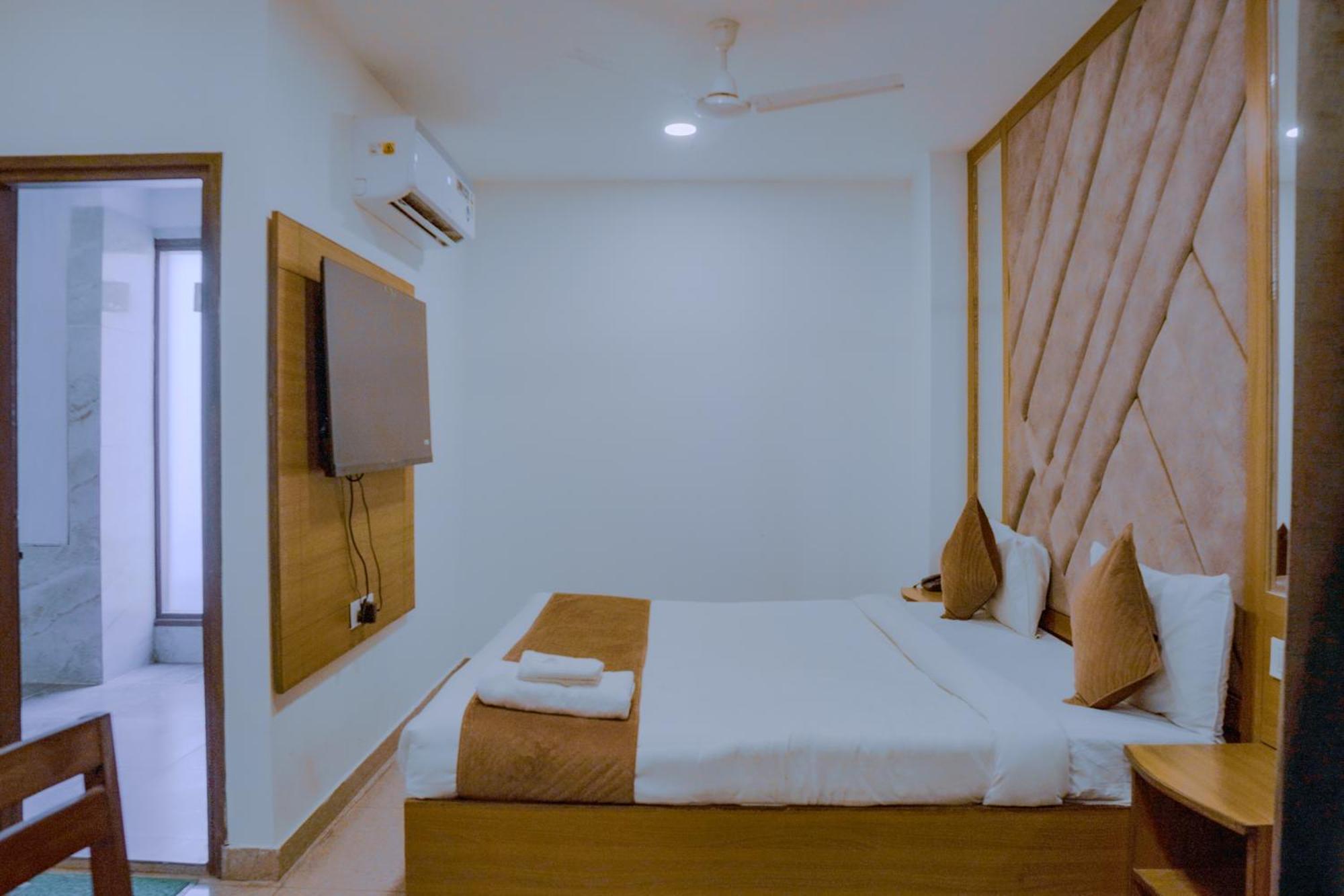 Hotel Lake View Chandīgarh エクステリア 写真