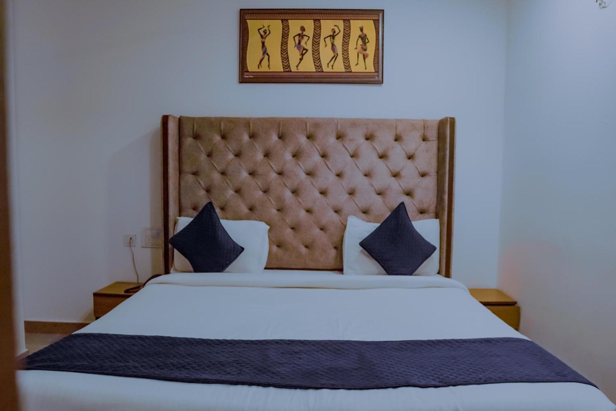 Hotel Lake View Chandīgarh エクステリア 写真